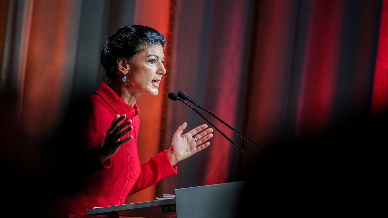 Die Trösterin: Mit Nostalgie und einfachen Botschaften wirbt Sahra Wagenknecht um Wähler.Foto: dpa/Kay Nietfeld Die Trösterin: Mit Nostalgie und einfachen Botschaften wirbt Sahra Wagenknecht um Wähler.Foto: dpa/Kay Nietfeld