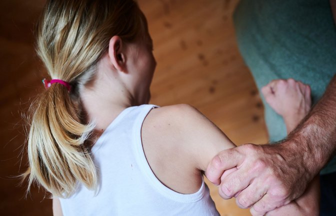 Auf Gewalt gegen Kinder und sexuellen Missbrauch stehen hohe Freiheitsstrafen.<span class='image-autor'>Foto: picture alliance/dpa/Annette Riedl</span>