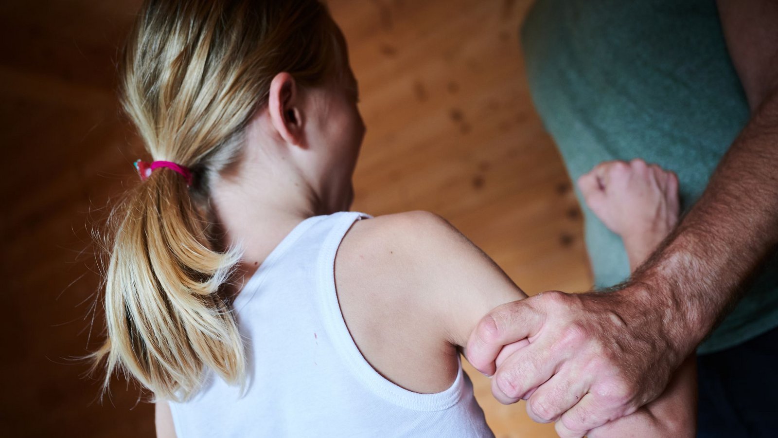 Auf Gewalt gegen Kinder und sexuellen Missbrauch stehen hohe Freiheitsstrafen.Foto: picture alliance/dpa/Annette Riedl Auf Gewalt gegen Kinder und sexuellen Missbrauch stehen hohe Freiheitsstrafen.Foto: picture alliance/dpa/Annette Riedl