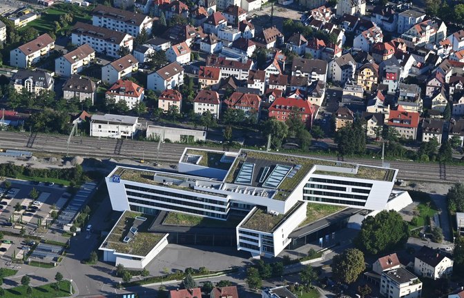 Das waren noch Zeiten: Die 90 Millionen Euro teure Zentrale der ZF, das „Forum“, ist 2016 bezogen worden.<span class='image-autor'>Foto: Werner Kuhnle 01739219555</span>