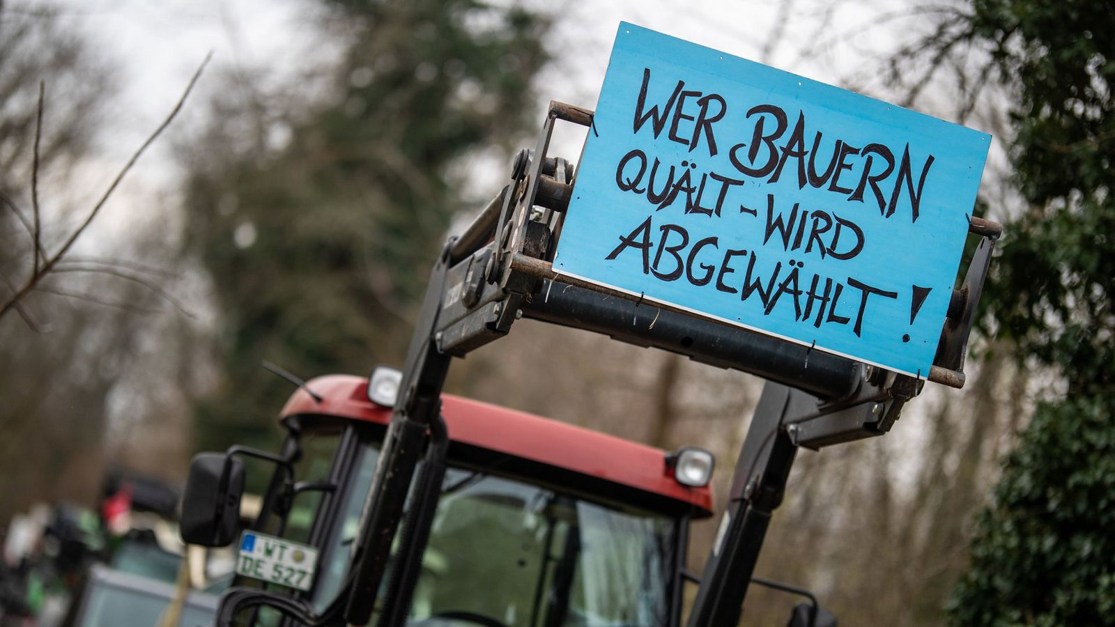 Bauern kämpfen schon wochenlang für den Erhalt diverser Subventionen. (Archivbild)Foto: dpa/Christoph Schmidt Bauern kämpfen schon wochenlang für den Erhalt diverser Subventionen. (Archivbild)Foto: dpa/Christoph Schmidt