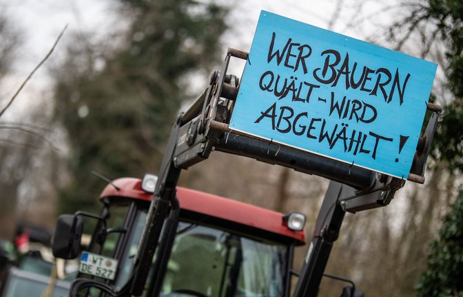 Bauern kämpfen schon wochenlang für den Erhalt diverser Subventionen. (Archivbild)<span class='image-autor'>Foto: dpa/Christoph Schmidt</span>