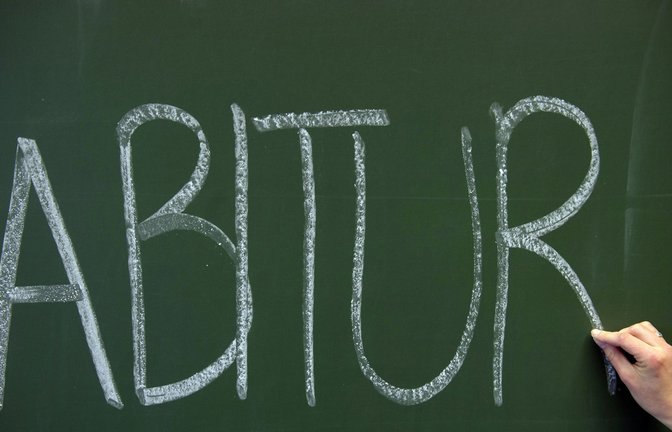 Wegen der Wahl eines Abiturmottos ermitteln nun Polizei und Staatsanwaltschaft an einer Gießener Schule. (Symbolbild)<span class='image-autor'>Foto: Marijan Murat/dpa/dpa-tmn/Marijan Murat</span>