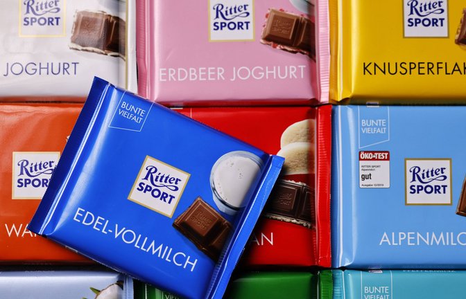 Das Unternehmen Ritter Sport hat im vergangenen Jahr den Umsatz deutlich gesteigert. Das Ergebnis wird aber von den hohen Energie- und Rohstoffpreisen belastet. (Symbolbild)<span class='image-autor'>Foto: IMAGO/Panama Pictures/Christoph Hardt</span>
