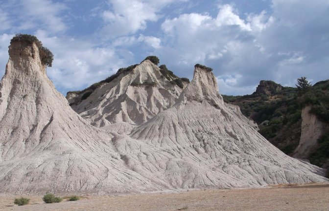 Meeressedimente mit zahlreichen Mikrofossilien aus dem späten Miozän, vor etwa 8 bis 7 Millionen Jahren. Fisch-Otolithen, Muschel- und Schneckenschalen, Moostierchen und mikroskopische Muscheln zeugen von der Anwesenheit zahlreicher Organismen in diesem Gebiet.<span class='image-autor'>Foto: Konstantina Agiadi</span>