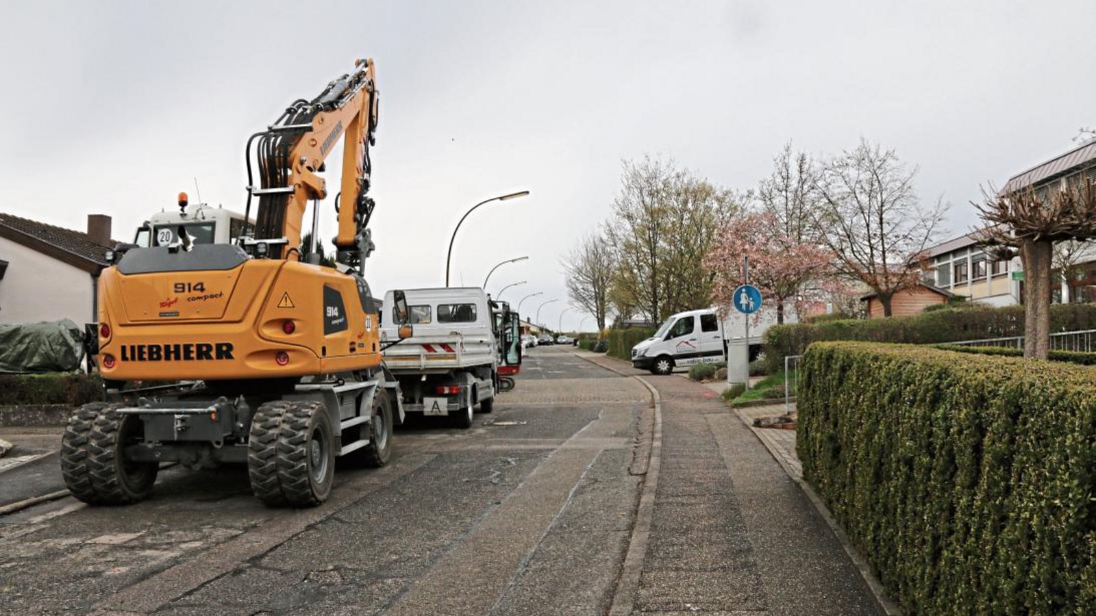 Die Straßensanierung in der Theodor-Storm-Straße in Oberriexingen hat begonnen. Foto: Bögel Die Straßensanierung in der Theodor-Storm-Straße in Oberriexingen hat begonnen. Foto: Bögel