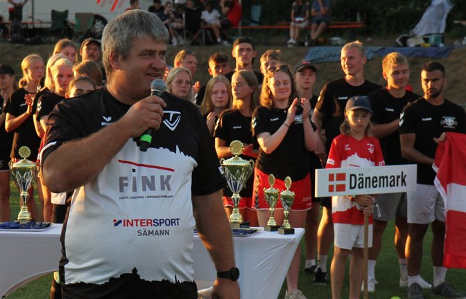 Markus Knodel steht nicht gerne im Mittelpunkt. Zur Abschluss der Faustball-Europameisterschaften sagte der Chef des Organisationskomitees beim TV Vaihingen ein paar Worte. <span class='image-autor'>Foto: Nachreiner</span>