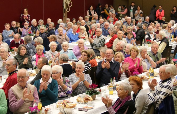 Beifall beim Seniorennachmittag der Gemeinde Eberdingen. <span class='image-autor'>Fotos: Bögel</span>