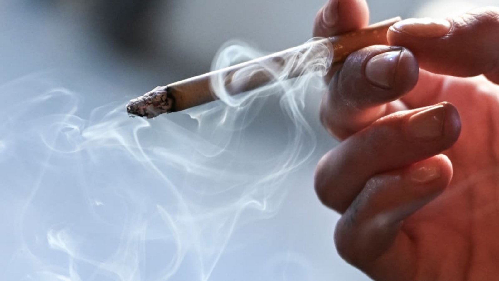 Rauchen ist noch immer ein Massengeschäft in Deutschland, fast jeder fünfte Erwachsene greift zum Glimmstängel.Jens Kalaene/dpa Rauchen ist noch immer ein Massengeschäft in Deutschland, fast jeder fünfte Erwachsene greift zum Glimmstängel.Jens Kalaene/dpa