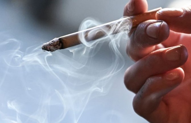 Rauchen ist noch immer ein Massengeschäft in Deutschland, fast jeder fünfte Erwachsene greift zum Glimmstängel.<span class='image-autor'>Jens Kalaene/dpa</span>