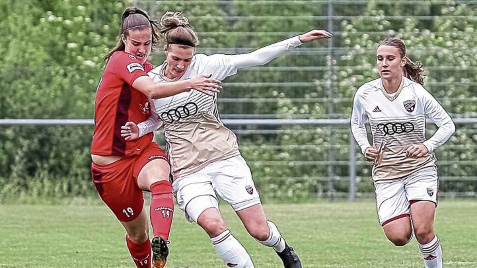 Isabel Schlipf (links) gehört beim FV Löchgau zu den erfahreneren Spielerinnen. Sie hat sich auch im Pokal schon in die Torschützenliste eingetragen. Foto: Archiv/Simecek Isabel Schlipf (links) gehört beim FV Löchgau zu den erfahreneren Spielerinnen. Sie hat sich auch im Pokal schon in die Torschützenliste eingetragen. Foto: Archiv/Simecek