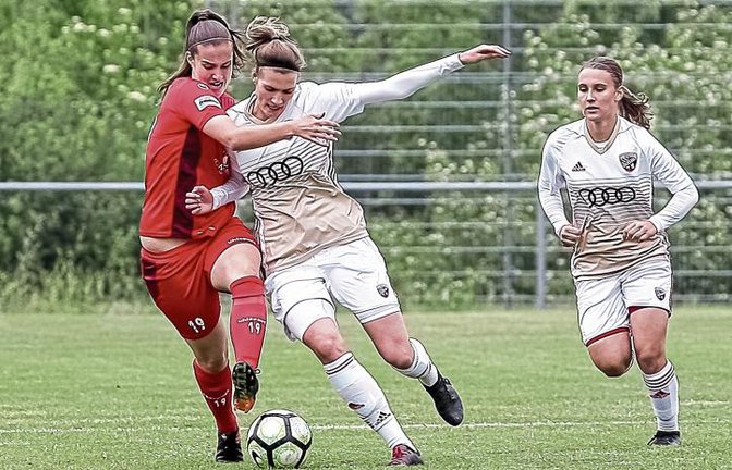 Isabel Schlipf (links) gehört beim FV Löchgau zu den erfahreneren Spielerinnen. Sie hat sich auch im Pokal schon in die Torschützenliste eingetragen. Foto: Archiv/Simecek