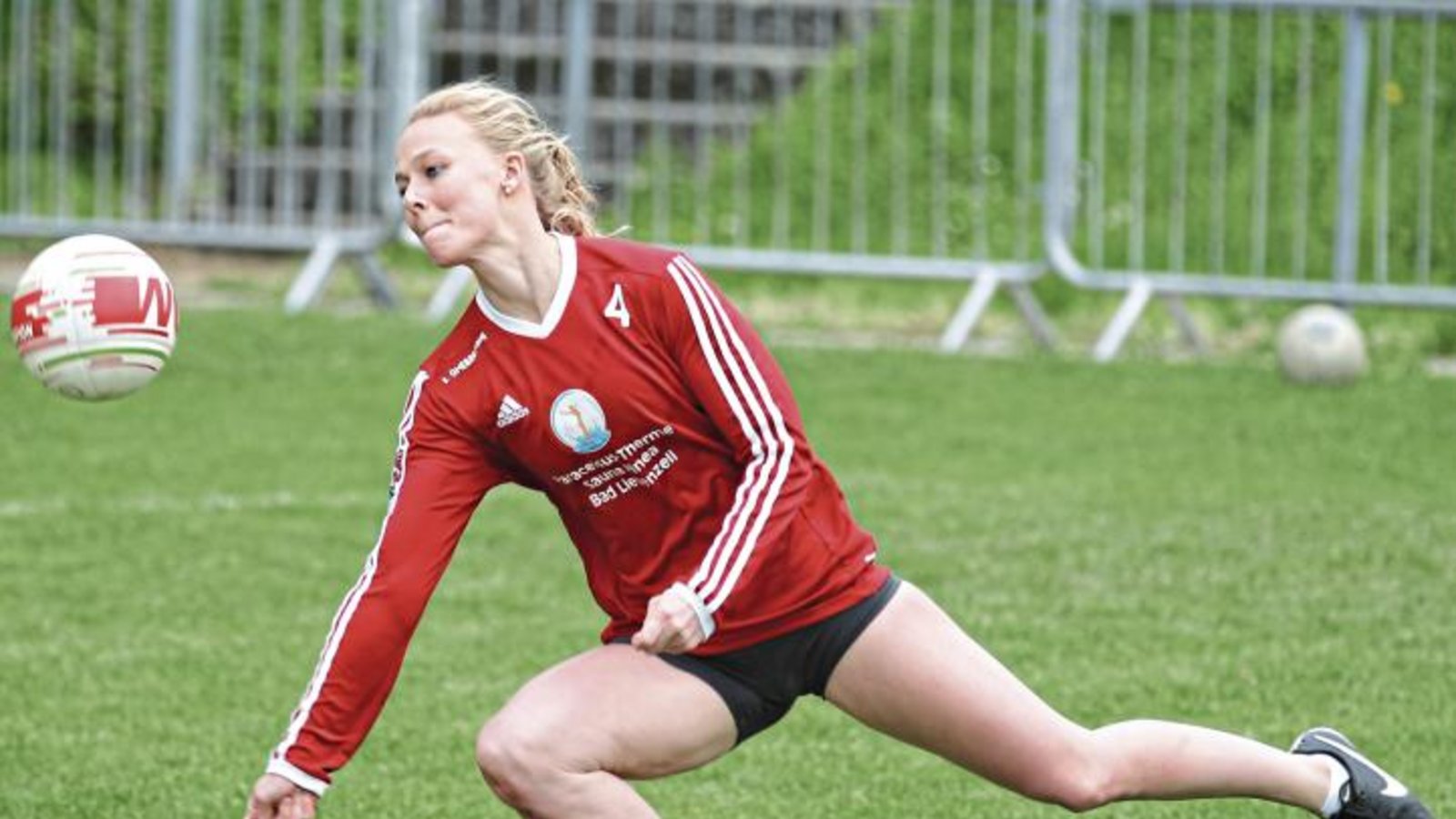 Natalie Lochmahr kämpfte beim Vaihinger Frühlingsturnier 2019 als Gastspielerin im Trikot des TV Unterhaugstett um Punkte. Jetzt ist sie wieder zurück beim TV Vaihingen. Foto: Nachreiner Natalie Lochmahr kämpfte beim Vaihinger Frühlingsturnier 2019 als Gastspielerin im Trikot des TV Unterhaugstett um Punkte. Jetzt ist sie wieder zurück beim TV Vaihingen. Foto: Nachreiner