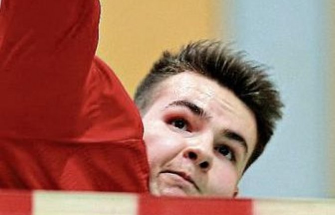 Julian Fanz hat den Schlag beim TV Vaihingen am Samstag alleine übernommen. Sein Team wurde ungeschlagen Gruppensieger.  Foto: Küppers