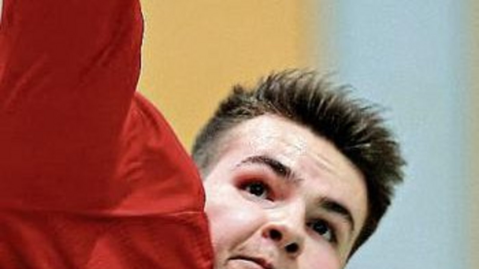 Julian Fanz hat den Schlag beim TV Vaihingen am Samstag alleine übernommen. Sein Team wurde ungeschlagen Gruppensieger. Foto: Küppers Julian Fanz hat den Schlag beim TV Vaihingen am Samstag alleine übernommen. Sein Team wurde ungeschlagen Gruppensieger. Foto: Küppers