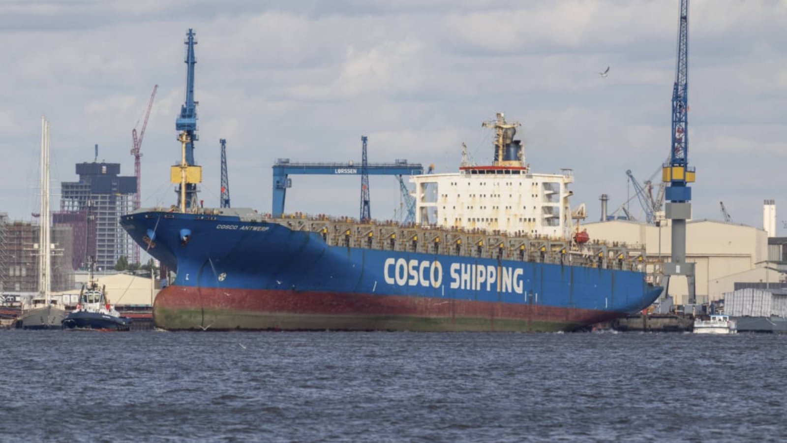 Nach dem Austritt giftiger Flusssäure auf einem Containerschiff im Hafen von Antwerpen sind zahlreiche Arbeiter im Krankenhaus behandelt worden (Archivfoto).IMAGO/imagebroker