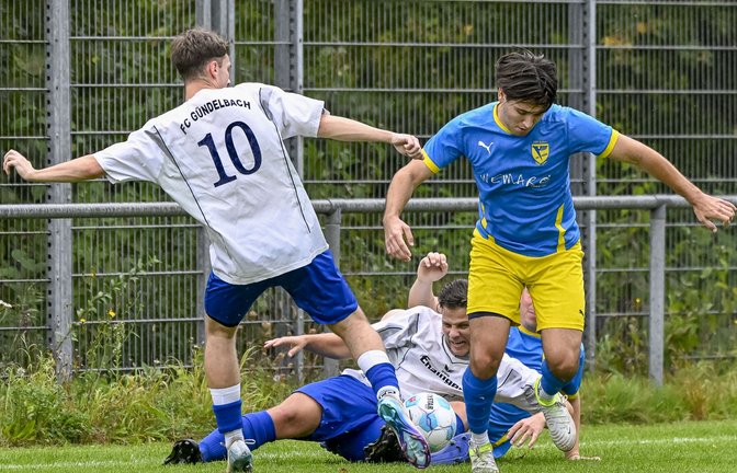 Die SGM Gündelbach/Häfnerhaslach (weiße Trikots) spielt an diesem Wochenende bereits freitagabends gegen die SGM Nussdorf/Roßowag II. <span class='image-autor'>Foto: Leitner</span>