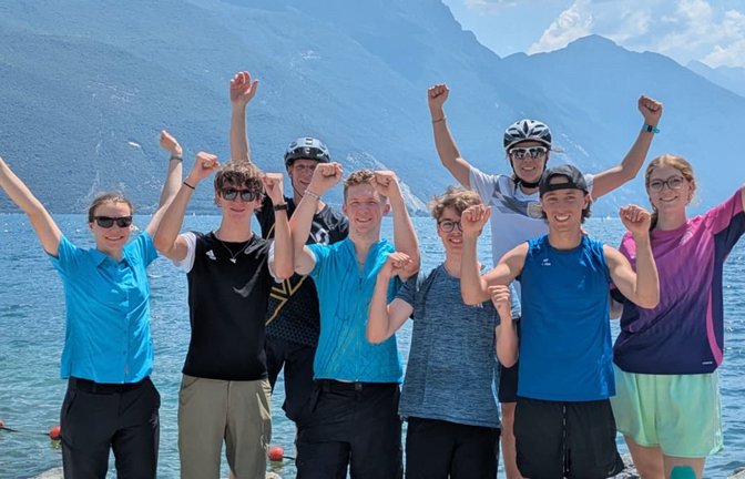 Trotz Anstrengungen überwog der Spaß: Die Gruppe nach ihrer Ankunft in Riva del Garda.<span class='image-autor'>Privat</span>