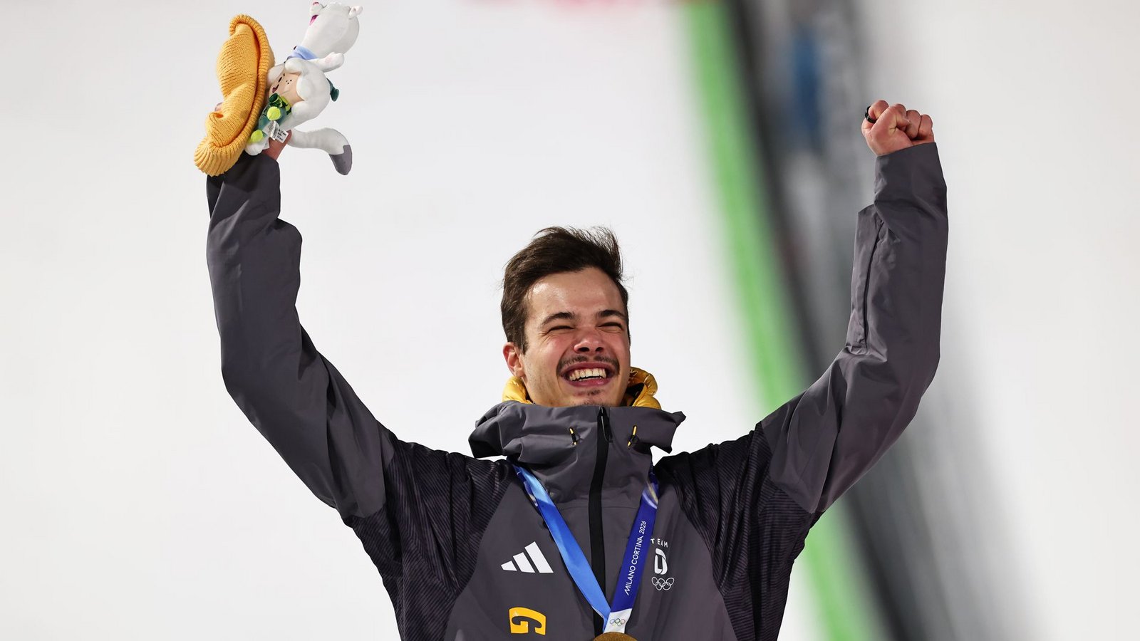 Damit hatte keiner gerechnet: Skispringer Philipp Raimund Holte Gold im Wettbewerb von der Normalschanze.Foto: Daniel Karmann/dpa Damit hatte keiner gerechnet: Skispringer Philipp Raimund Holte Gold im Wettbewerb von der Normalschanze.Foto: Daniel Karmann/dpa