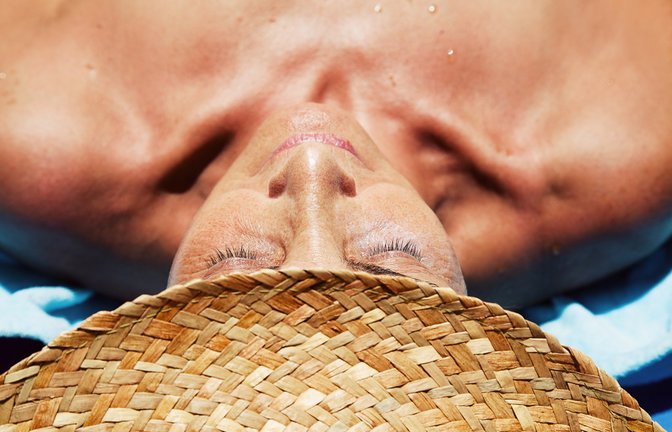 Sommerliche Temperaturen laden zum Sonnenbad im eigenen Garten ein, aber darf man dabei auch nackt sein?<span class='image-autor'>Foto: Victor Torres / Shutterstock.com</span>
