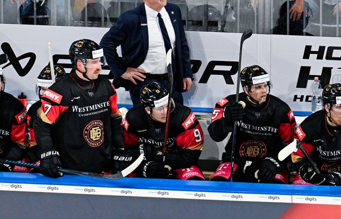 Nach zwei Enttäuschungen bei der WM 2025 und Olympia 2026 steht auch Bundestrainer Harold Kreis mehr unter Beobachtung. (Archivbild)<span class='image-autor'>Foto: Uwe Anspach/dpa</span>