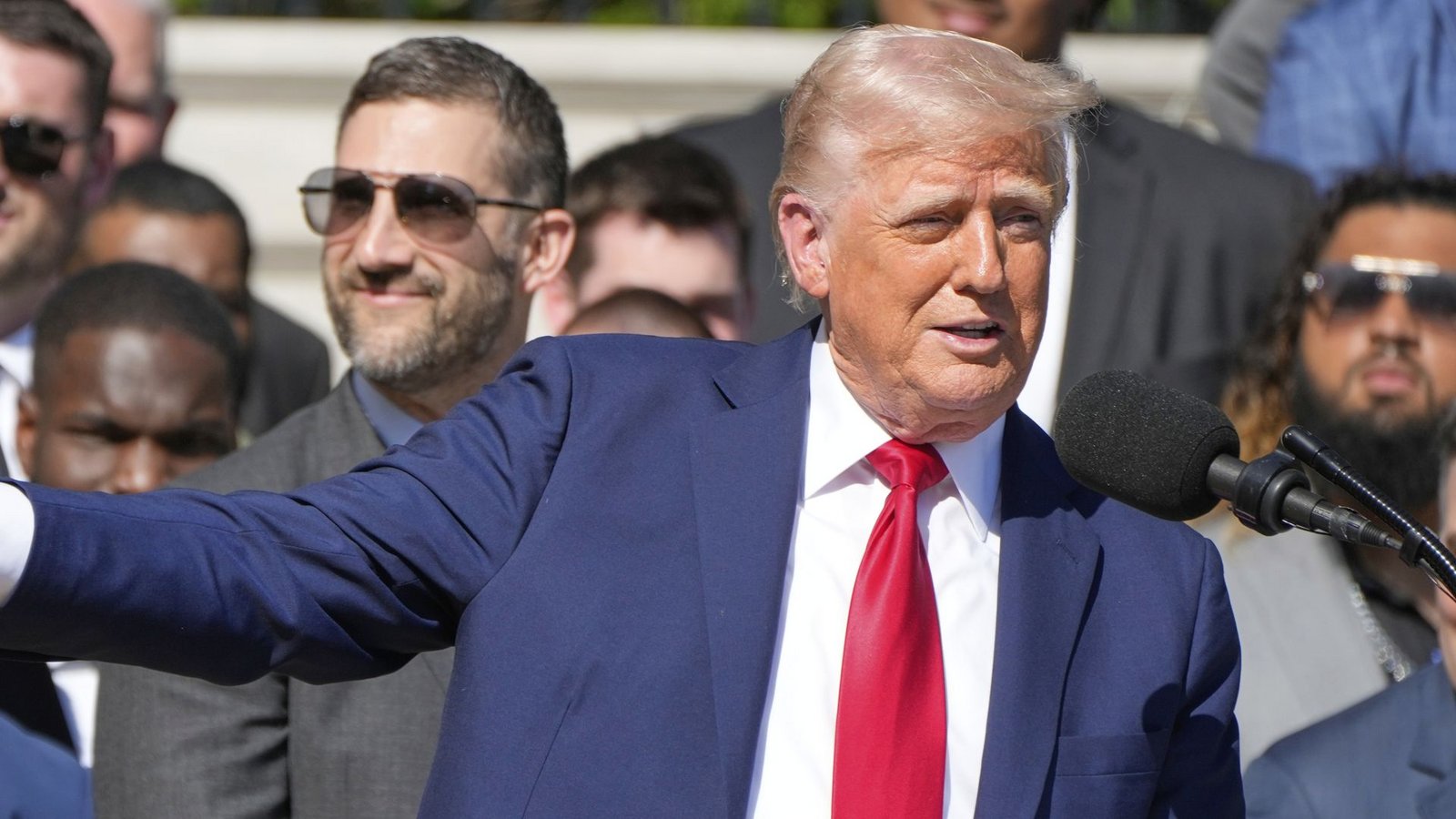 Donald Trumps Konkressabgeordnete schlagen einen neuen Preis für Asylanträge vor.Foto: Mark Schiefelbein/AP/dpa/Mark Schiefelbein Donald Trumps Konkressabgeordnete schlagen einen neuen Preis für Asylanträge vor.Foto: Mark Schiefelbein/AP/dpa/Mark Schiefelbein