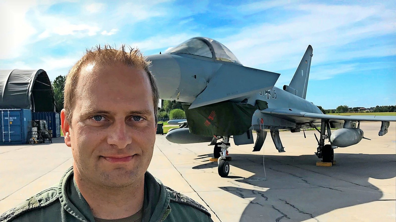 Daniel, Pilot und Oberleutnant, in Minsk Mazowiecki östlich von WarschauFoto: Mattern Daniel, Pilot und Oberleutnant, in Minsk Mazowiecki östlich von WarschauFoto: Mattern