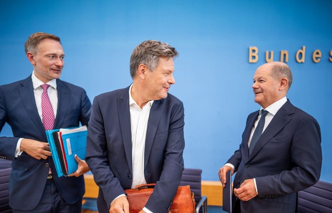 Lindner, Habeck und Scholz: Trotz des Endes der gemeinsamen Koalition haben sich die drei Parteien auf Entlastungen für die Bürger geeinigt.<span class='image-autor'>Foto: dpa/Michael Kappeler</span>