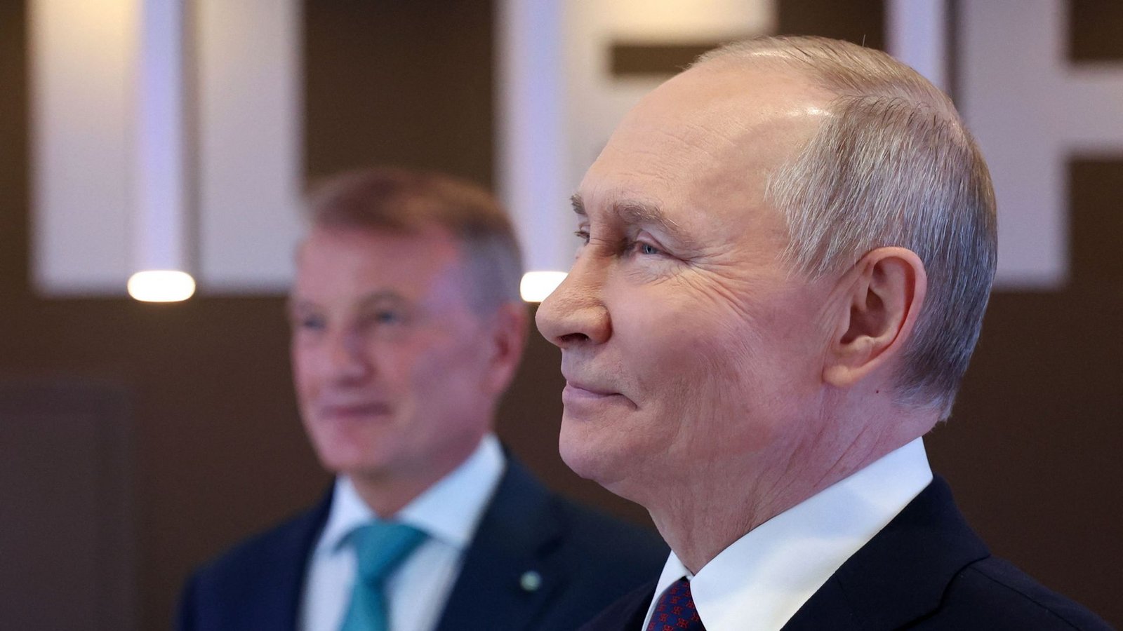Schaut er auf West- und Mitteleuropa, hat Russlands Präsident Wladimir Putin (vorn) Grund zur Zufriedenheit.Foto: AFP/Alexander Kazakov Schaut er auf West- und Mitteleuropa, hat Russlands Präsident Wladimir Putin (vorn) Grund zur Zufriedenheit.Foto: AFP/Alexander Kazakov