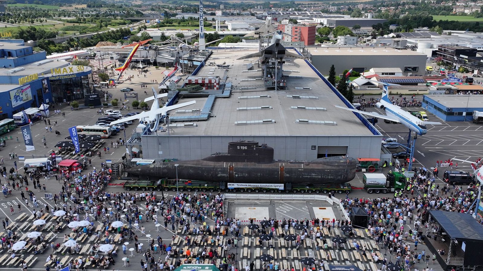 Angekommen, an dieser Stelle vor dem Museum wird das U-Boot künftig ankern.Foto: TMSNHSP Angekommen, an dieser Stelle vor dem Museum wird das U-Boot künftig ankern.Foto: TMSNHSP
