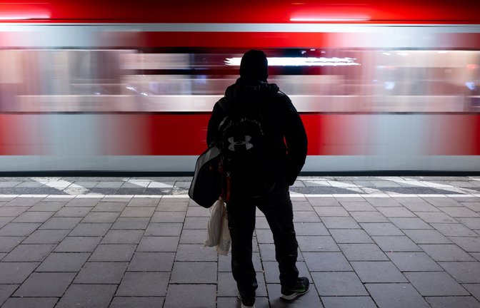 In München ist ein Mann in letzter Sekunde vor einer einfahrenden S-Bahn gerettet worden.<span class='image-autor'>Foto: Sven Hoppe/dpa</span>