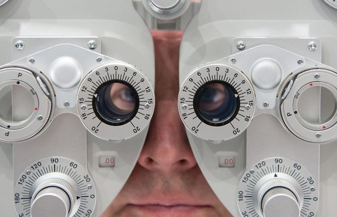 Harmloser Augenarzt-Termin: Kontrolle des Sehvermögens<span class='image-autor'>Foto: picture alliance/dpa/Sven Hoppe</span>