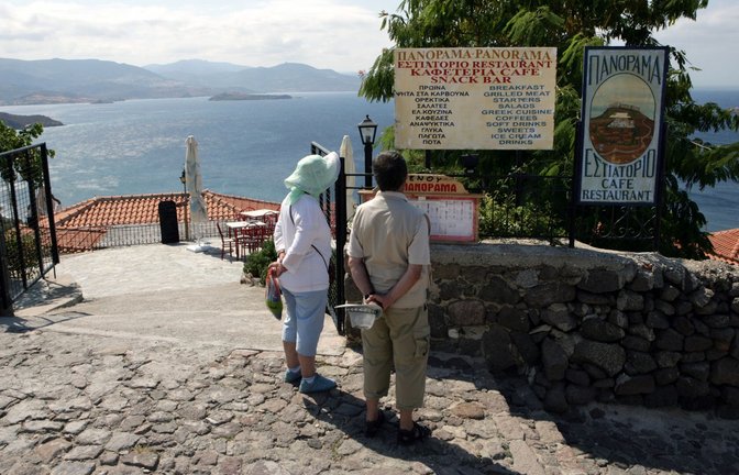 Die Gäste aus der Türkei treten meist sehr höflich auf, im Gegensatz zu  manchen Touristen aus europäischen Ländern, berichten Gastwirte auf Lesbos.<span class='image-autor'>Foto: Adobe Stock/Brunsting</span>