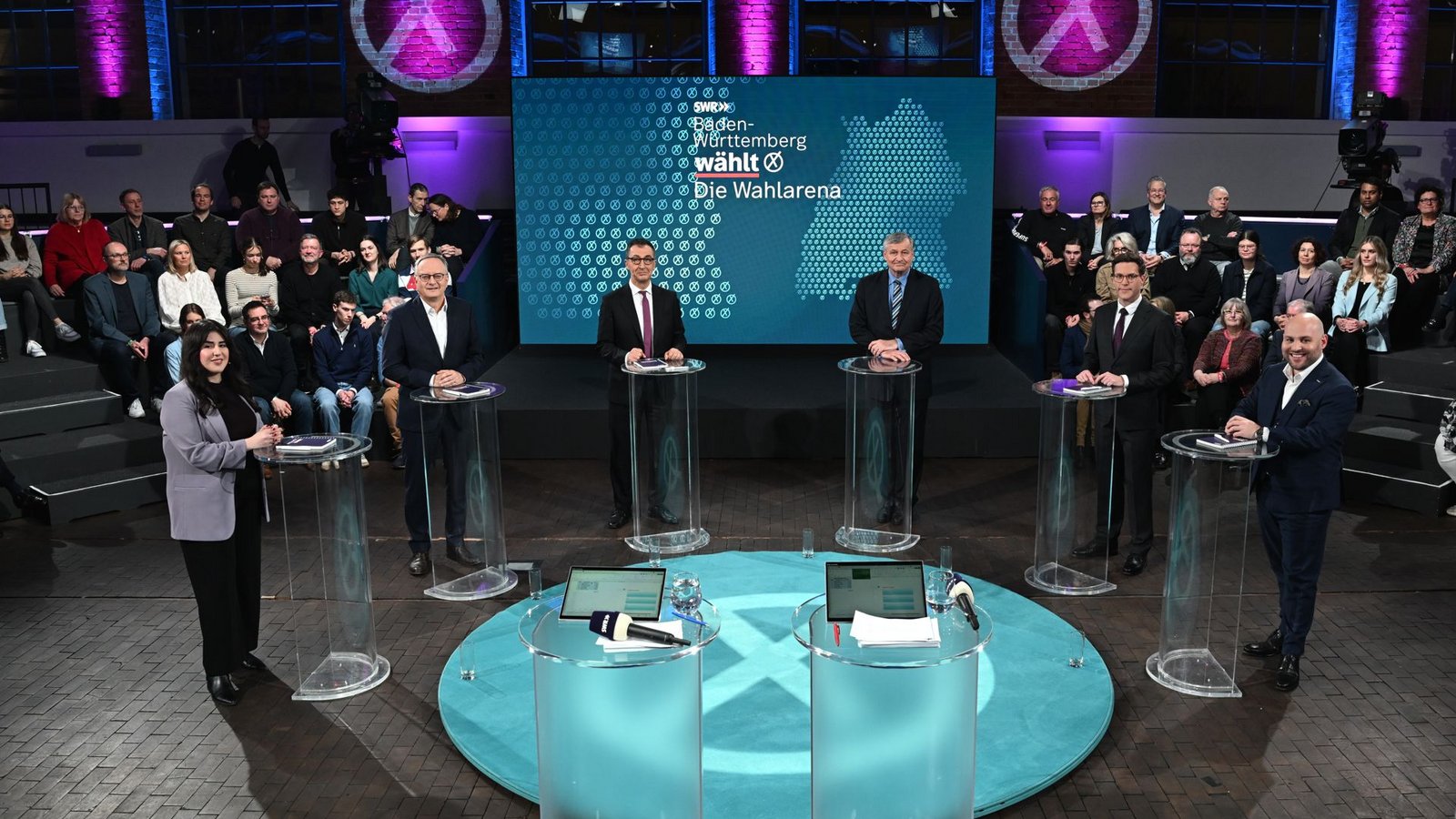 Die Spitzenkandidaten zur Landtagswahl, Mersedeh Ghazaei (Die Linke, l-r), Andreas Stoch (SPD), Cem Özdemir (Grüne), Hans-Ulrich Rülke (FDP), Manuel Hagel (CDU) und Markus Frohnmaier (AfD) treffen bei der SWR-Sendung «Die Wahlarena» aufeinander.Foto: Bernd Weißbrod/dpa Die Spitzenkandidaten zur Landtagswahl, Mersedeh Ghazaei (Die Linke, l-r), Andreas Stoch (SPD), Cem Özdemir (Grüne), Hans-Ulrich Rülke (FDP), Manuel Hagel (CDU) und Markus Frohnmaier (AfD) treffen bei der SWR-Sendung «Die Wahlarena» aufeinander.Foto: Bernd Weißbrod/dpa