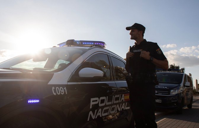 Ein Deutscher, der seine sechsjährige Tochter auf Mallorca entführt hatte, ist nach Angaben der spanischen Polizei im Kosovo festgenommen worden. (Symbolbild)<span class='image-autor'>Foto: Clara Margais/dpa</span>