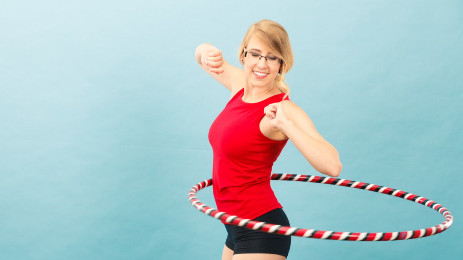 Hier zeigen wir Ihnen, worauf Sie achten müssen, wenn Sie mit dem Hula Hoop abnehmen wollen.Foto: Anetlanda / Shutterstock.com Hier zeigen wir Ihnen, worauf Sie achten müssen, wenn Sie mit dem Hula Hoop abnehmen wollen.Foto: Anetlanda / Shutterstock.com