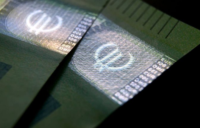 Geld, Geld, Geld – am besten auf Pump: Viele Staaten decken so ihre Ausgaben für gegenwärtige oder zukünftige Projekte.<span class='image-autor'>Karl-Josef Hildenbrand/dpa</span>