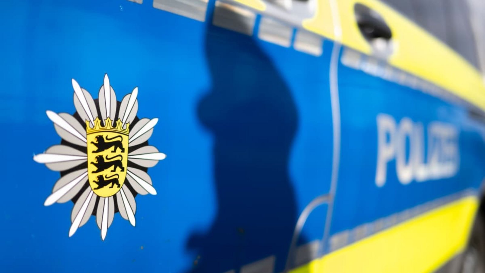 Nach dem Brand eines Minisattelschleppers auf der A8 bei Pforzheim kommt es zu Sperrungen und Staus auf der A8 (Symbolfoto).Marijan Murat/dpa Nach dem Brand eines Minisattelschleppers auf der A8 bei Pforzheim kommt es zu Sperrungen und Staus auf der A8 (Symbolfoto).Marijan Murat/dpa