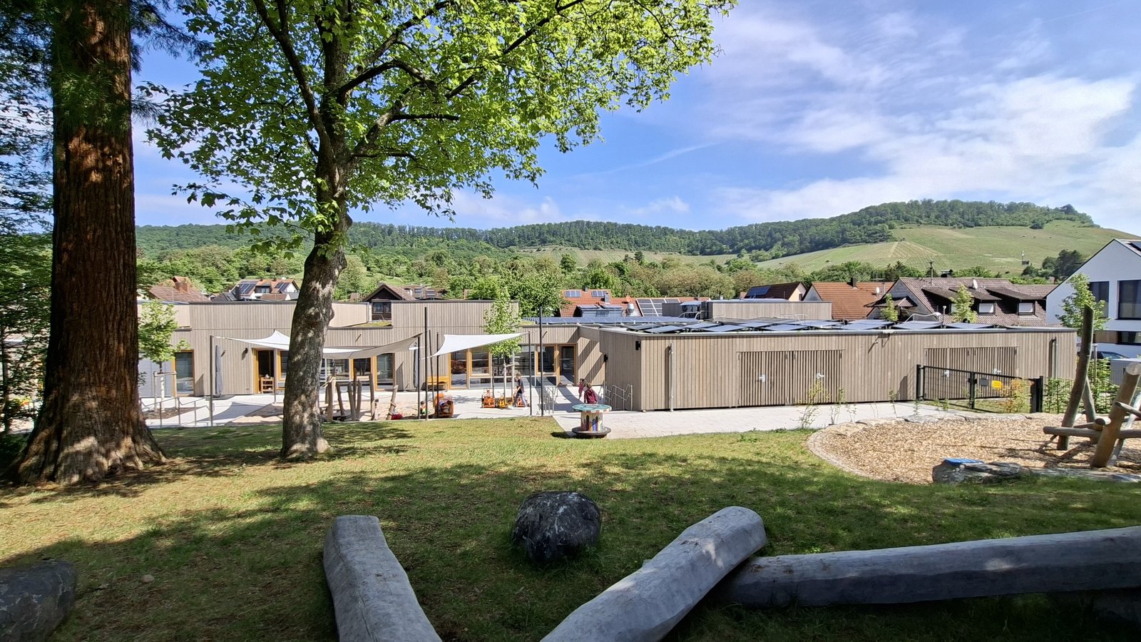 Neu, hell und mit Blick auf den Eselsberg: Die Kita Belrein in Ensingen. Foto: p