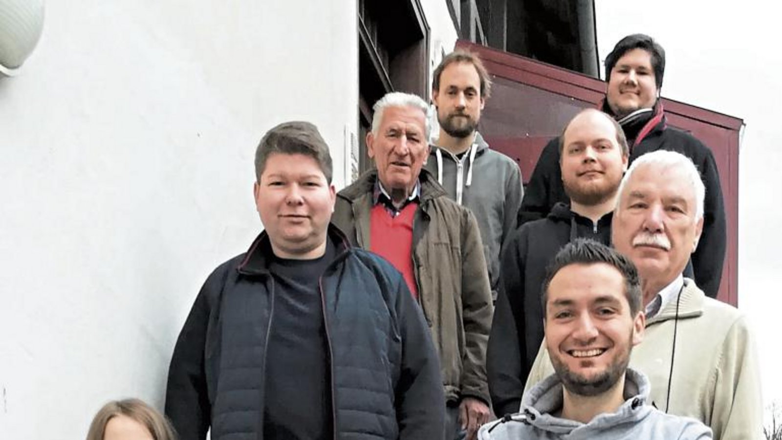 Bildeten den Kern der erfolgreichen zweiten Mannschaft der SVG Vaihingen in der B-Klasse Ludwigsburg: (links von unten) Lea Götz, Hans-Jörg Mecke, Walter Pungartnik und Reinhard Brunner sowie (rechts von oben) Heko Kristen, Markus Fiedler, Horst Schmidt und Salvatore Ketterer. Es fehlen Gerhard Kraft und Manuel Gräber. Foto: privat Bildeten den Kern der erfolgreichen zweiten Mannschaft der SVG Vaihingen in der B-Klasse Ludwigsburg: (links von unten) Lea Götz, Hans-Jörg Mecke, Walter Pungartnik und Reinhard Brunner sowie (rechts von oben) Heko Kristen, Markus Fiedler, Horst Schmidt und Salvatore Ketterer. Es fehlen Gerhard Kraft und Manuel Gräber. Foto: privat