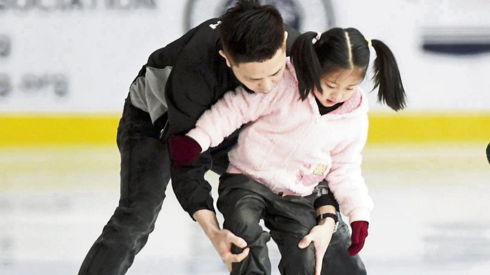 Wo hört im Training zulässige Hilfestellung auf und wo fängt sexuelle Belästigung an? Oftmals ist es nur eine feine Linie. Foto: ddp Wo hört im Training zulässige Hilfestellung auf und wo fängt sexuelle Belästigung an? Oftmals ist es nur eine feine Linie. Foto: ddp