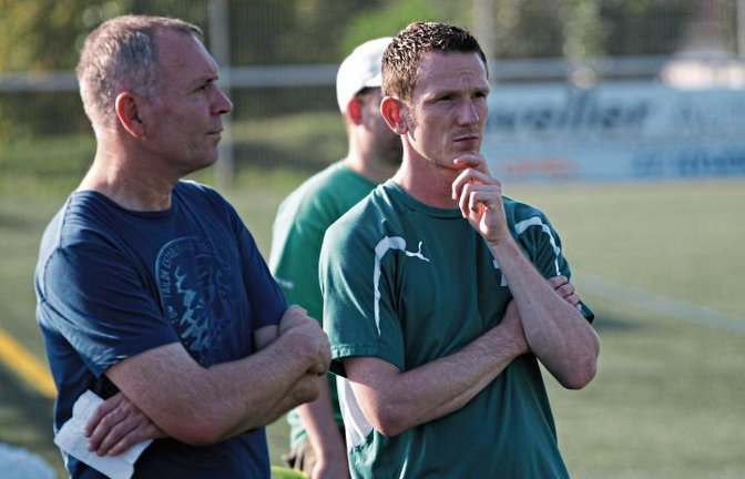 Daniel Fuchs war jahrelang an der Seite von Co-Trainer Karl-Heinz Rapp (von rechts) beim SV Iptingen tätig und übernimmt im Sommer den TSV Großglattbach. Foto: Archiv/Nachreiner