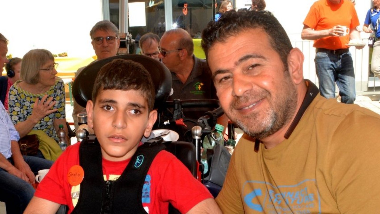 Haymat Bazaz mit Sohn Shaho.