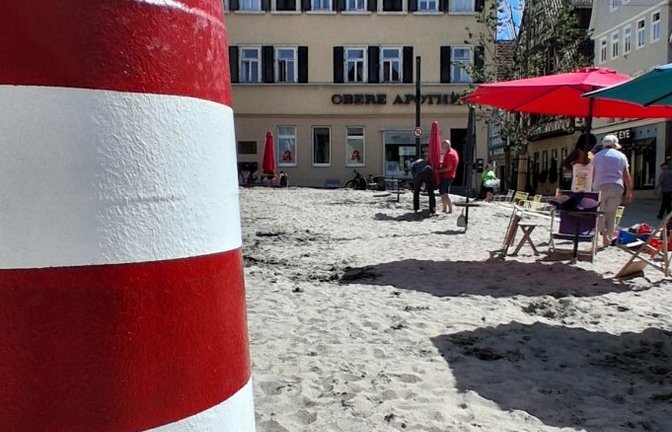 Es wird abgeräumt: Das Strandleben ist vorbei.     Foto: Kauer
