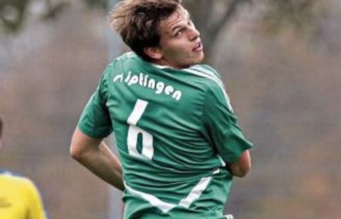 Joshua Strasser kann im Moment nur zuschauen, wohin der Ball beim SV Iptingen fliegt. Foto: Küppers