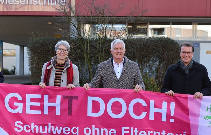 Sie setzen sich gemeinsam gegen Elterntaxis ein (von links): Polizeidirektor Michael Schwab (Ministerium des Inneren, für Digitalisierung und Kommunen), Staatssekretärin Elke Zimmer (Ministerium für Verkehr), Burkhard Metzger (Präsident der Landesverkehrswacht Baden-Württemberg), Staatssekretär Volker Schebesta (Ministerium für Kultes, Jugend und Sport) und Karin Hoffmann (Unfallkasse Baden-Württemberg).  <span class='image-autor'>Foto: p</span>