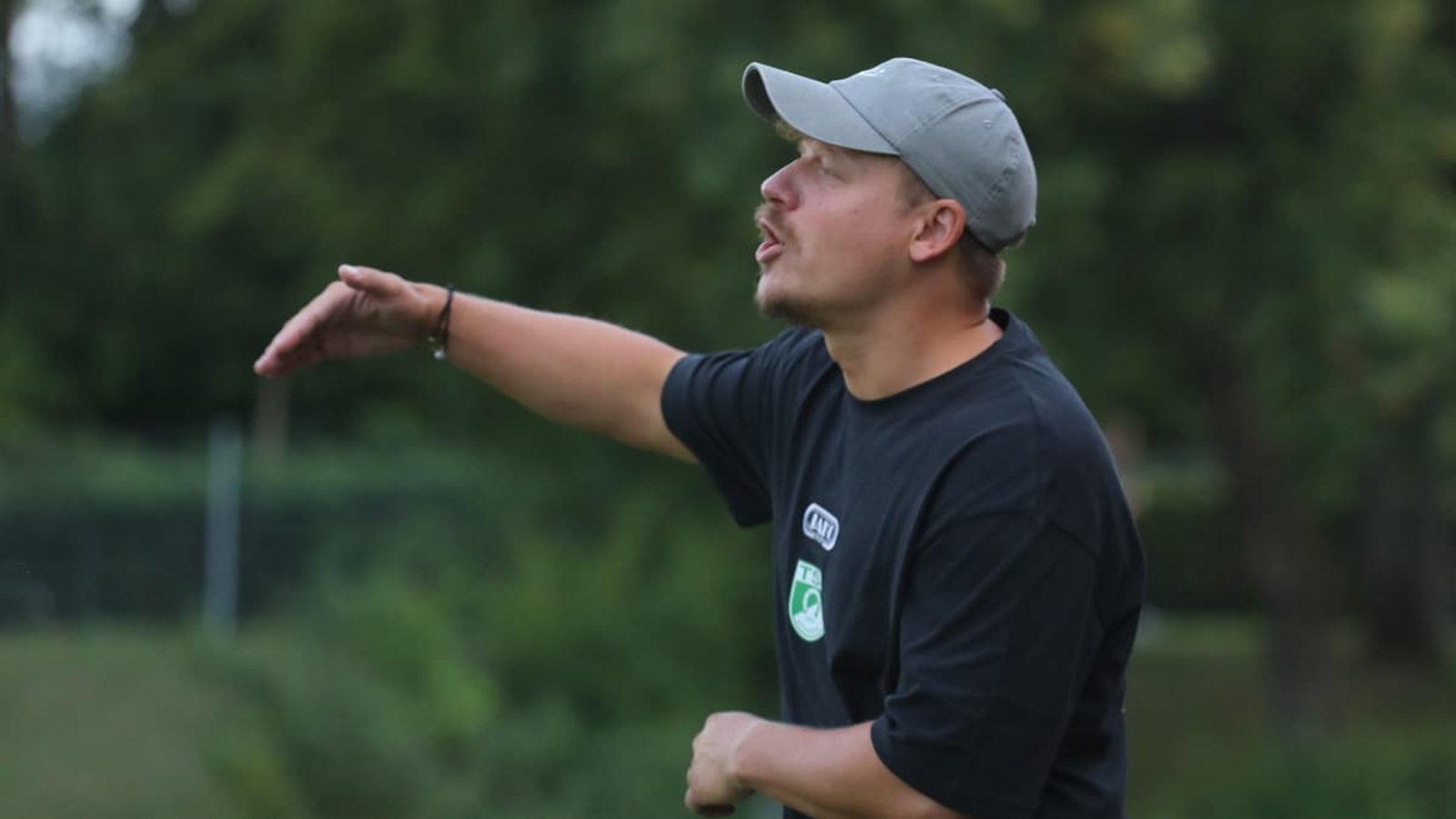 Energisch an der Seitenlinie: Ex-Münchinger Tim Schlichting traf im ersten Pflichtspiel als Trainer der TSF Ditzingen auf seinen Ex-Club.Andreas Gorr