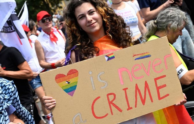 Solidaritätsmarsch für queere Menschen in Köln am 9. August. Initiativen und Vereine der LGBTQ-Gemeinschaft hatten nach dem islamistischen Anschlag am Rande des Berliner Christopher Street Day dazu aufgerufen.<span class='image-autor'>Roberto Pfeil/dpa</span>