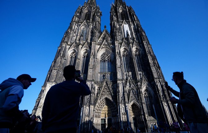 Touristen müssen für den Kölner Dom künftig Eintritt zahlen. (Archivbild)<span class='image-autor'>Foto: Henning Kaiser/dpa</span>
