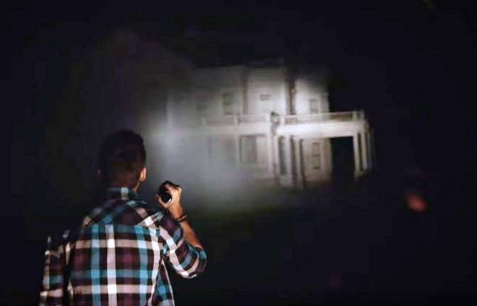 Für Anhänger des Paranormalen können unheimliche Empfindungen in alten Gebäuden ein Hinweis auf umherirrende Geister sein. Doch eine neue Studie deutet auf eine viel profanere Erklärung hin.<span class='image-autor'>Foto: Imago/Everett Collection</span>